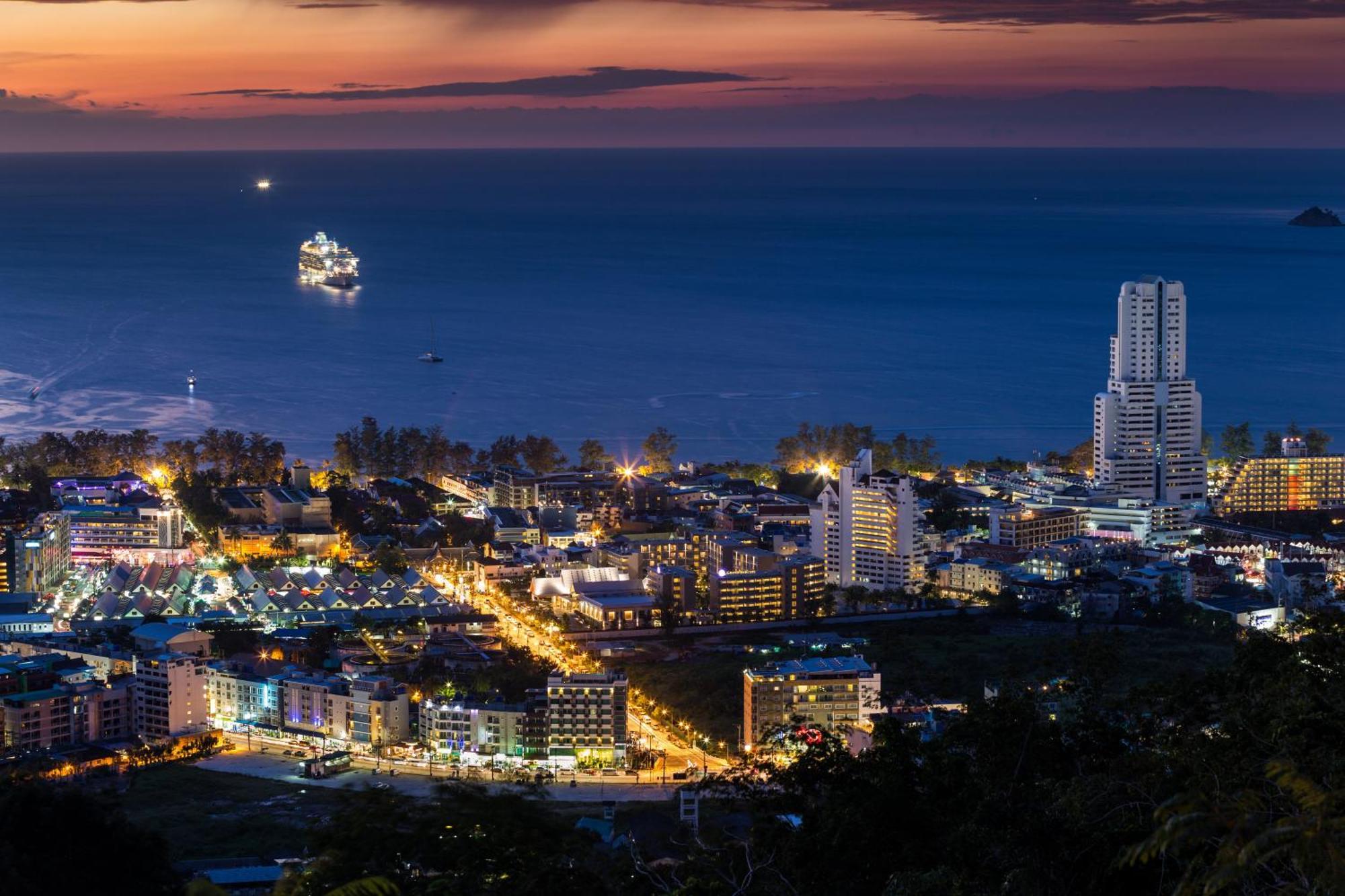 Готель Casa Del M Phuket - Newly Renovated Patong Екстер'єр фото