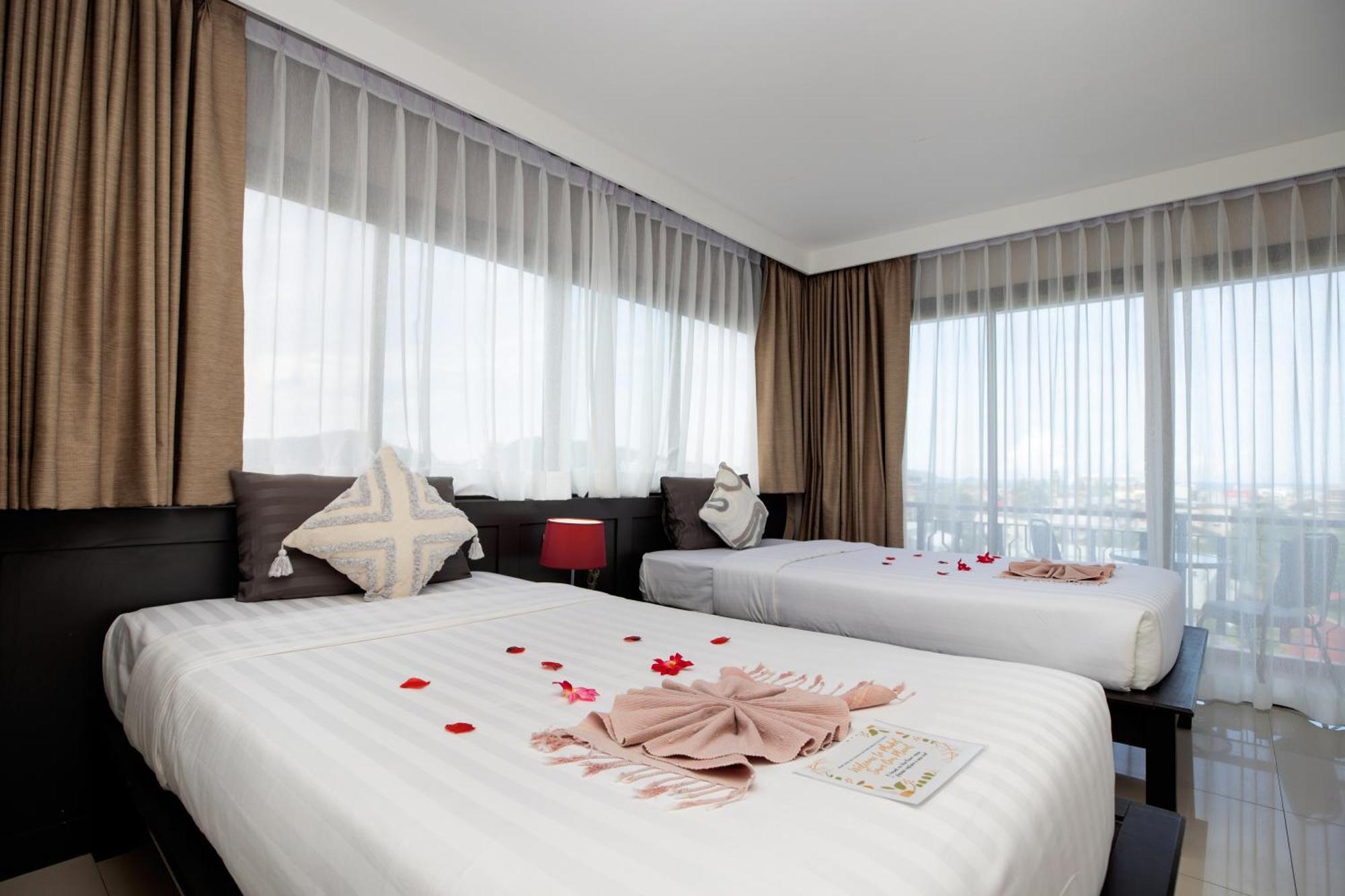 Готель Casa Del M Phuket - Newly Renovated Patong Екстер'єр фото