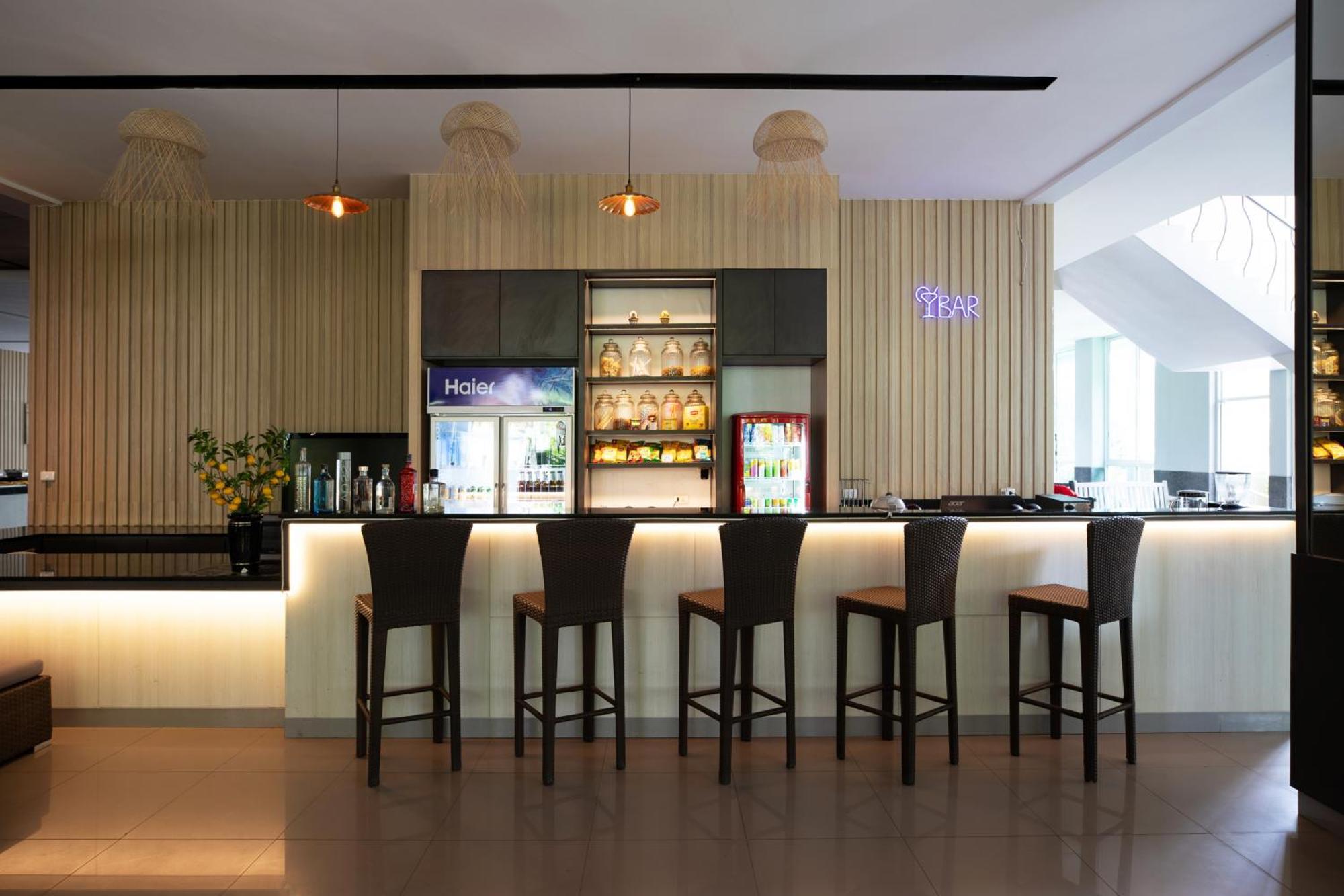 Готель Casa Del M Phuket - Newly Renovated Patong Екстер'єр фото
