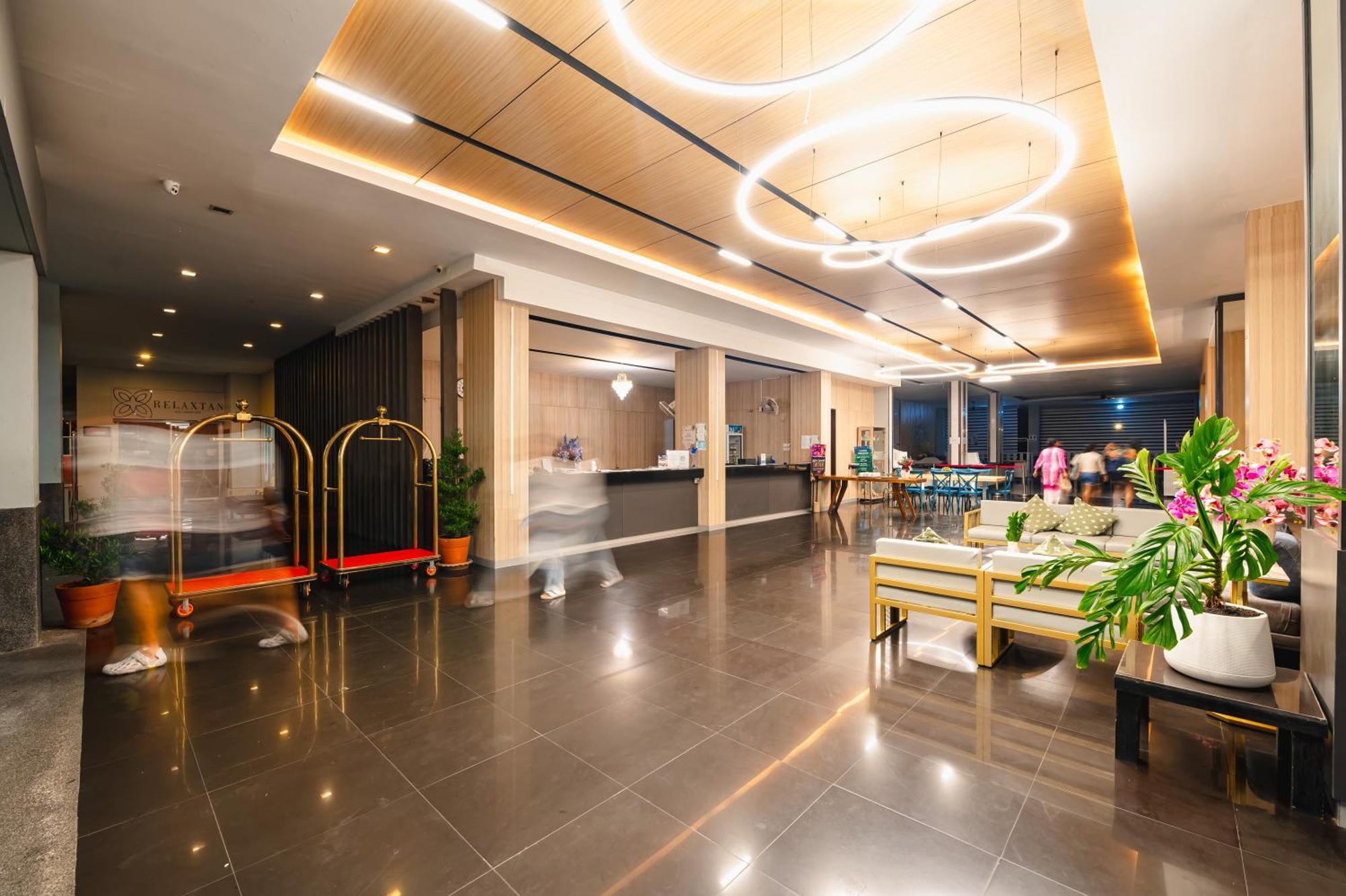Готель Casa Del M Phuket - Newly Renovated Patong Екстер'єр фото