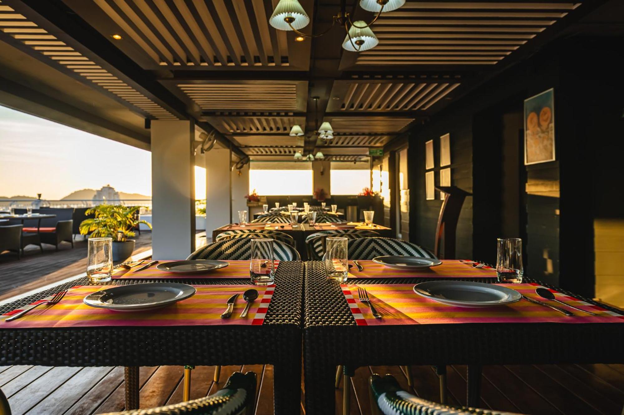 Готель Casa Del M Phuket - Newly Renovated Patong Екстер'єр фото