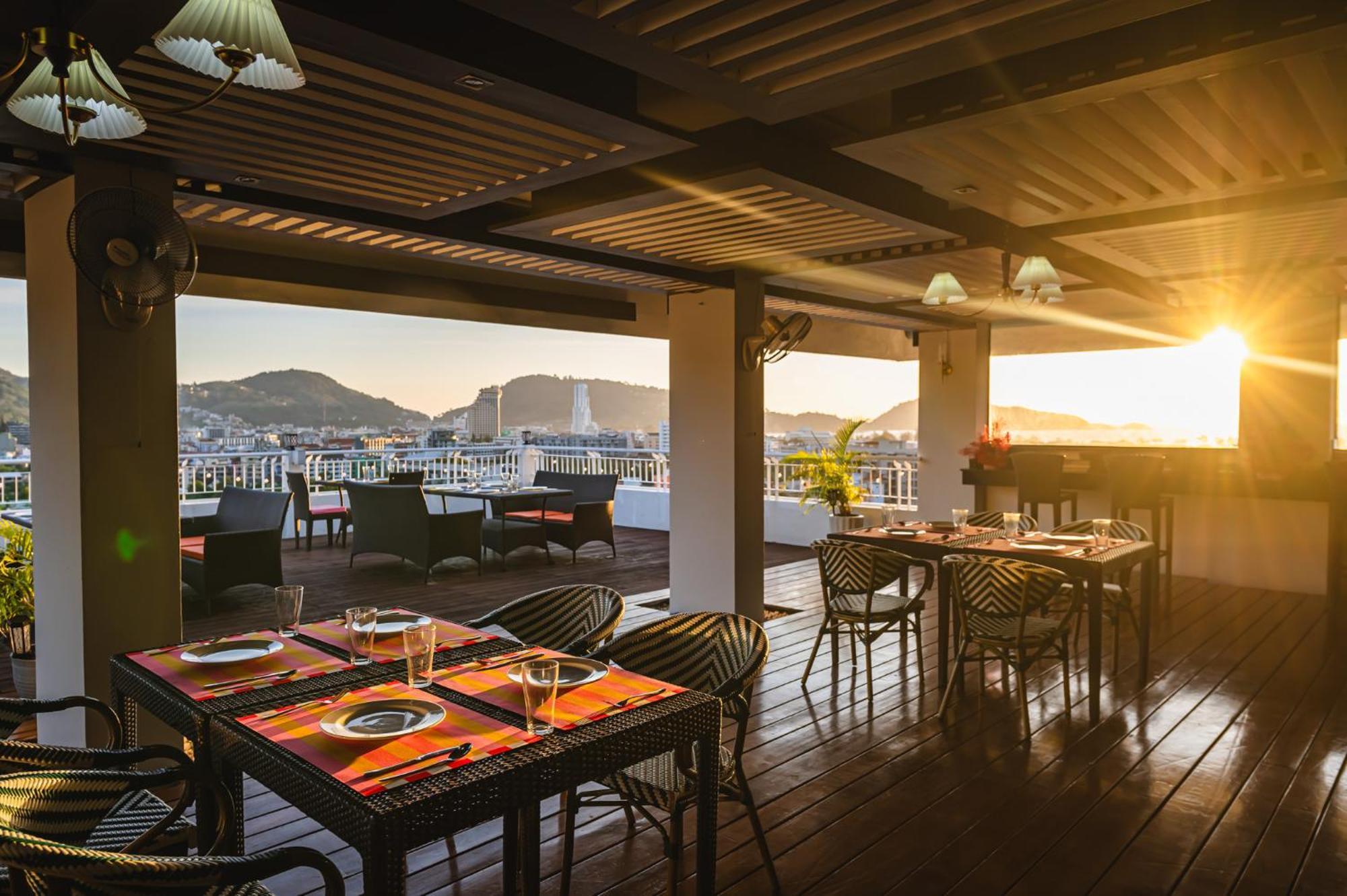 Готель Casa Del M Phuket - Newly Renovated Patong Екстер'єр фото