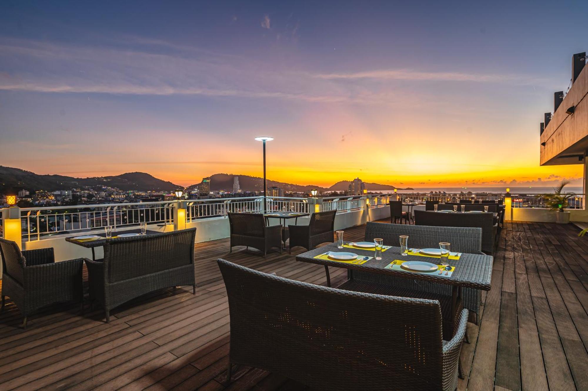 Готель Casa Del M Phuket - Newly Renovated Patong Екстер'єр фото